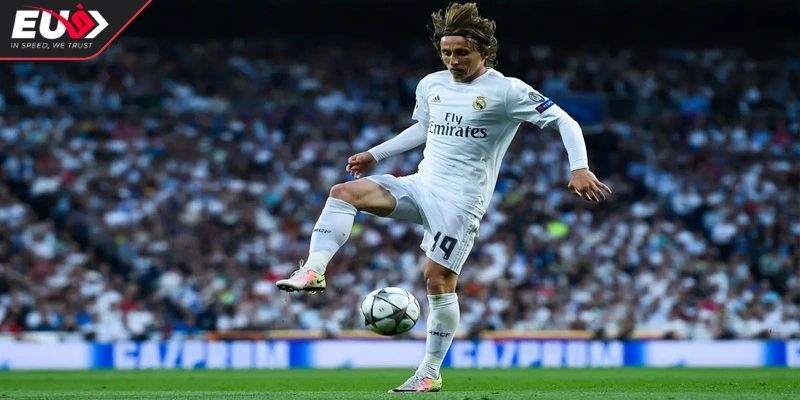 Phân Tích Vai Trò Và Chiến Thuật Tiền Vệ Trung Tâm Bóng Đá 1 Vai trò cùng với chiến thuật về tiền vệ trung tâm